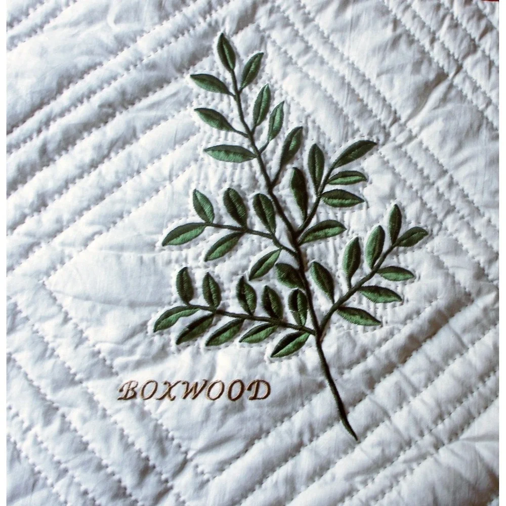 A Gorgeous Embroidered Christmas Evergreens Quilt with Mistletoe and Holly 60x50